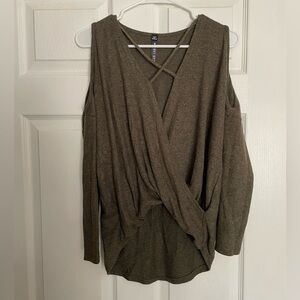 Design Lab Lord & Taylor Green V-Neck Long sleeve Top